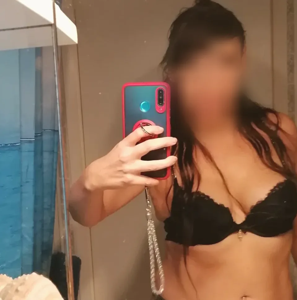 Carla, 36