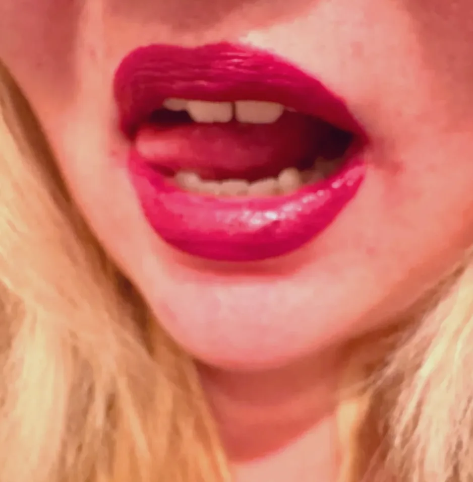 Kira, 24