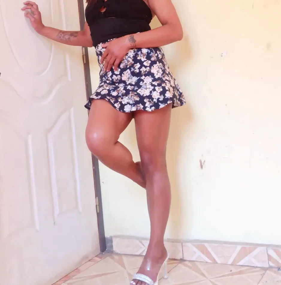 Sandra, 27