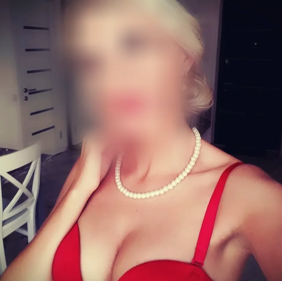 Selina, 36